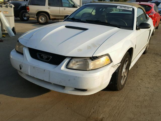 1FAFP4445YF264551 - 2000 FORD MUSTANG WHITE photo 2