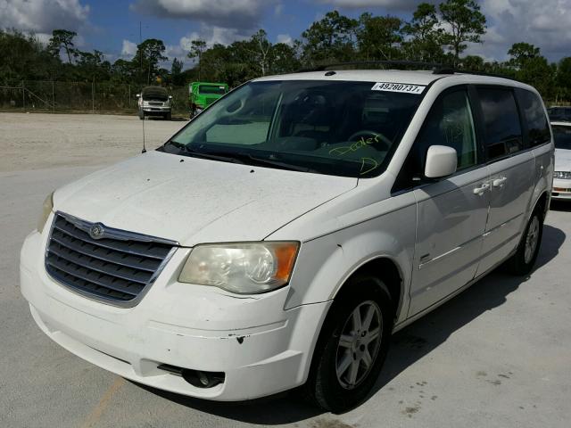 2A8HR54PX8R763568 - 2008 CHRYSLER TOWN & COU WHITE photo 2