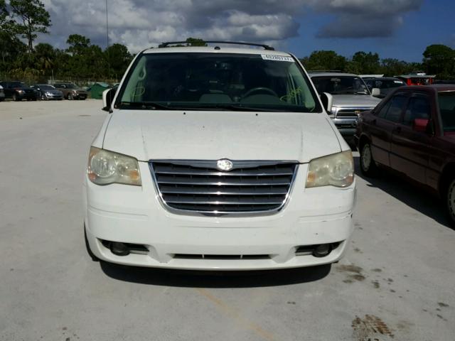 2A8HR54PX8R763568 - 2008 CHRYSLER TOWN & COU WHITE photo 9
