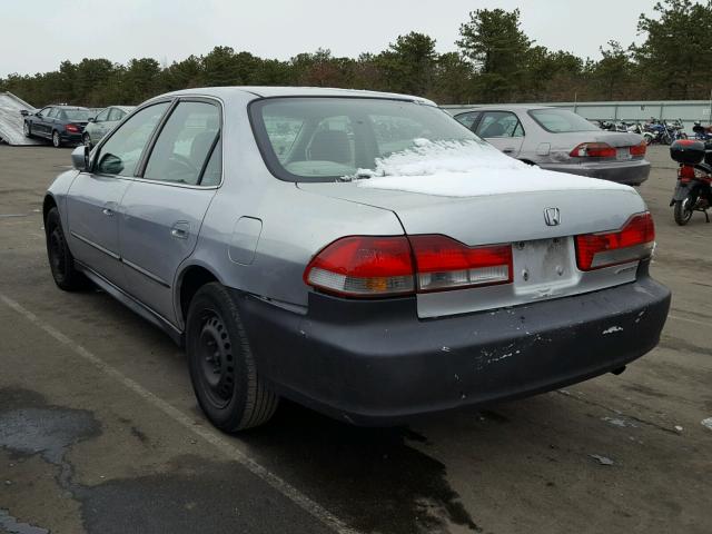 1HGCG66582A042350 - 2002 HONDA ACCORD LX SILVER photo 3