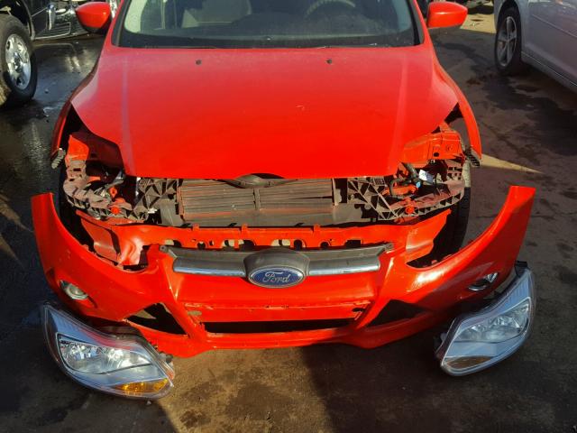 1FAHP3F23CL230536 - 2012 FORD FOCUS SE RED photo 9