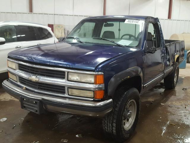 1GCGK24R2WZ214960 - 1998 CHEVROLET GMT-400 K2 BLUE photo 2