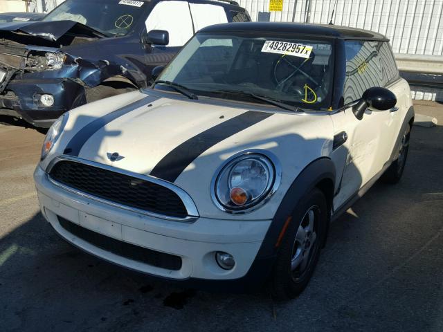 WMWMF33589TW70770 - 2009 MINI COOPER CREAM photo 2