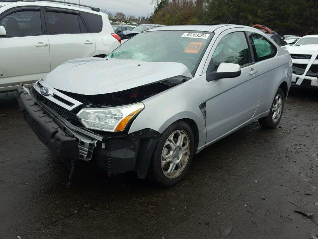 1FAHP33N58W121550 - 2008 FORD FOCUS SE SILVER photo 2