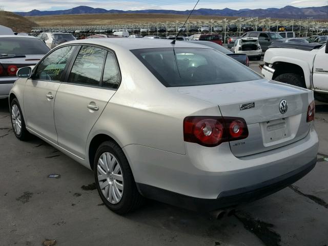 3VWJZ7AJ1AM025480 - 2010 VOLKSWAGEN JETTA S SILVER photo 3