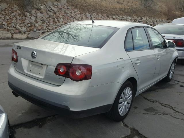 3VWJZ7AJ1AM025480 - 2010 VOLKSWAGEN JETTA S Gümüş foto 4
