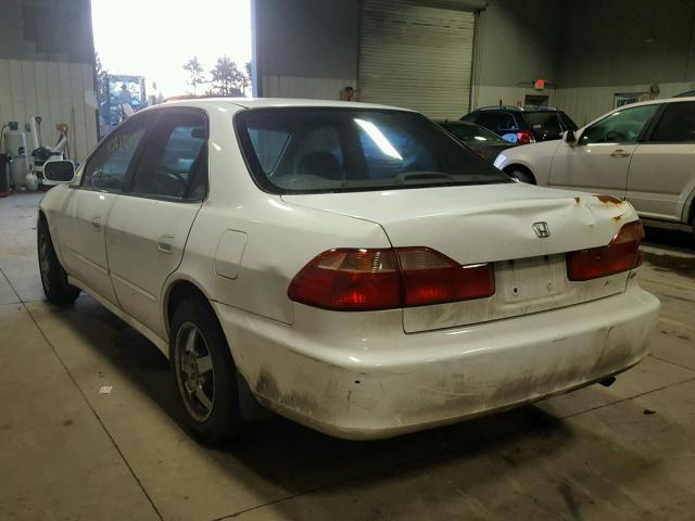 1HGCG5659YA133789 - 2000 HONDA ACCORD EX WHITE photo 3