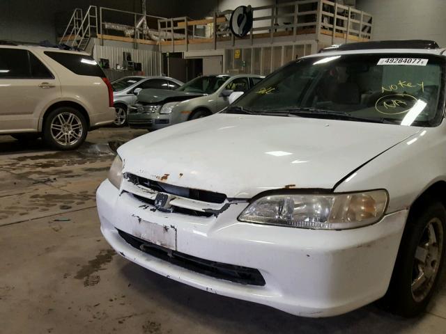 1HGCG5659YA133789 - 2000 HONDA ACCORD EX WHITE photo 9