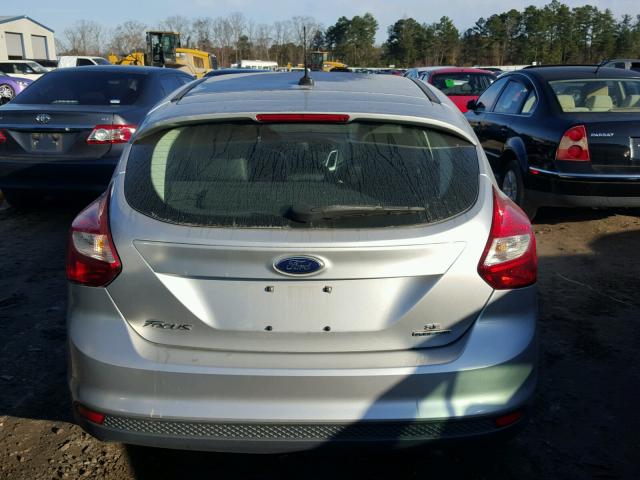 1FADP3K24DL253880 - 2013 FORD FOCUS SE SILVER photo 9