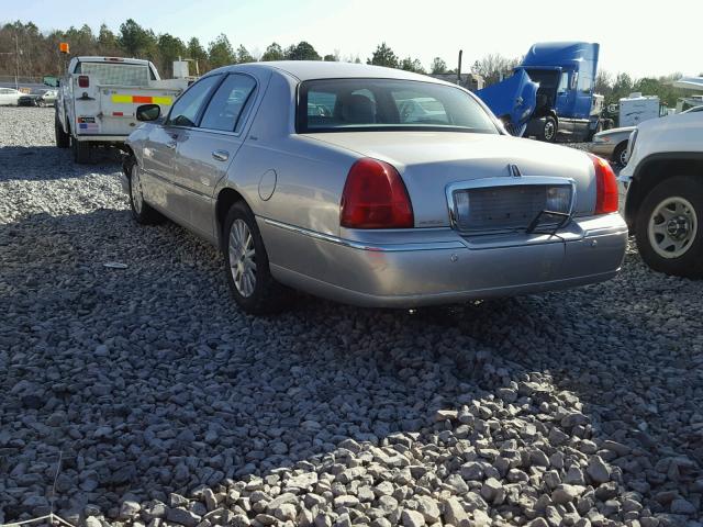 1LNHM83WX4Y657591 - 2004 LINCOLN TOWN CAR U SILVER photo 3