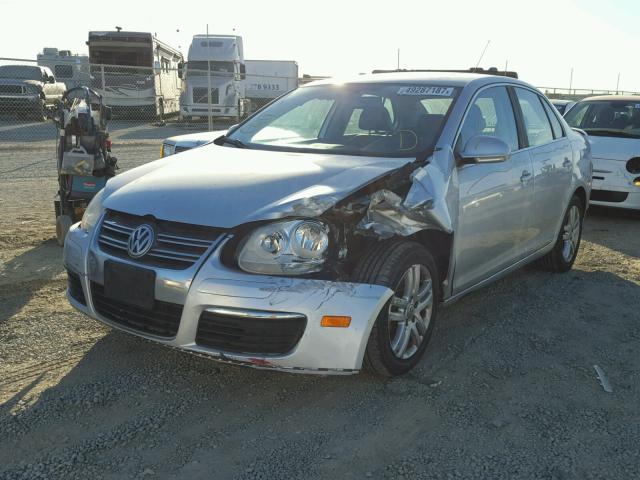 3VWEG71K77M132851 - 2007 VOLKSWAGEN JETTA WOLF SILVER photo 2