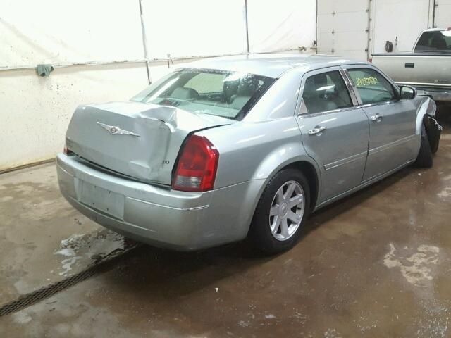 2C3JA53G55H538918 - 2005 CHRYSLER 300 TOURIN SILVER photo 4