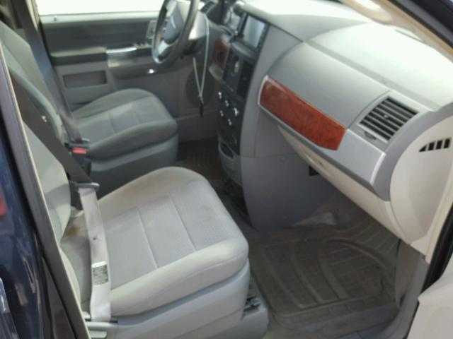 2A8HR54P88R832242 - 2008 CHRYSLER TOWN & COU 蓝色 照片 5
