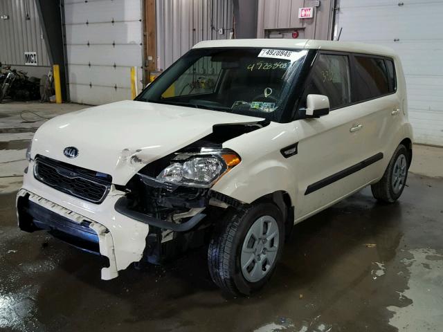 KNDJT2A55D7532908 - 2013 KIA SOUL CREAM photo 2