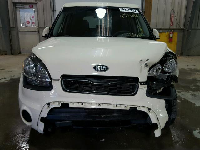 KNDJT2A55D7532908 - 2013 KIA SOUL CREAM photo 9