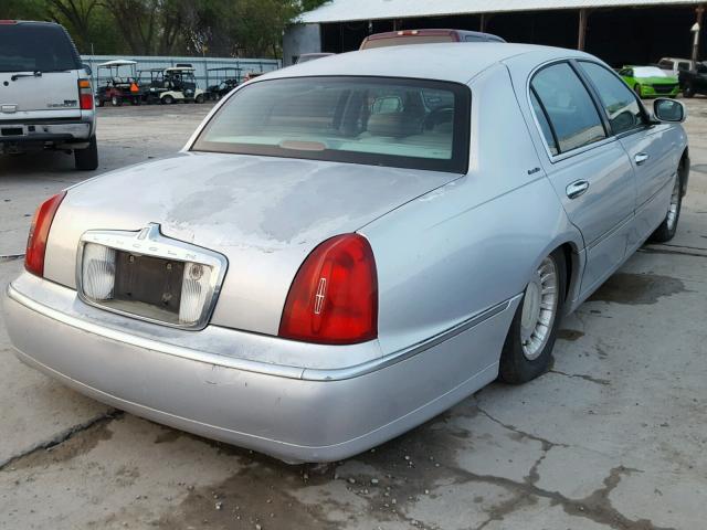 1LNHM81W0YY845349 - 2000 LINCOLN TOWN CAR E SILVER photo 4