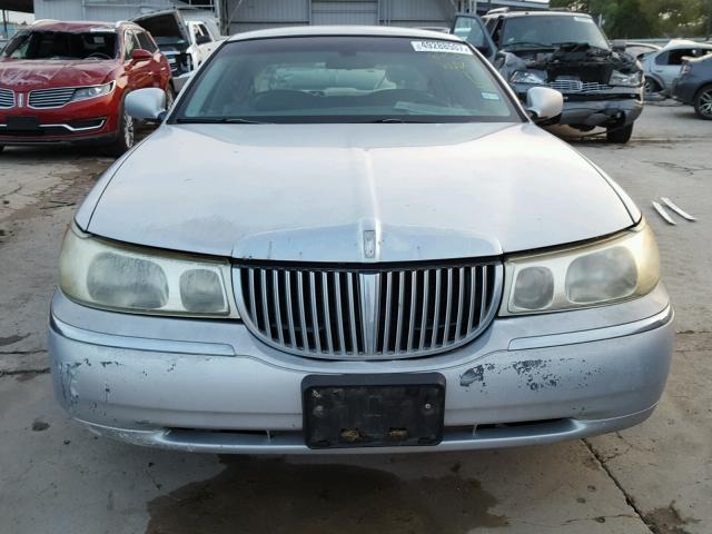 1LNHM81W0YY845349 - 2000 LINCOLN TOWN CAR E SILVER photo 9