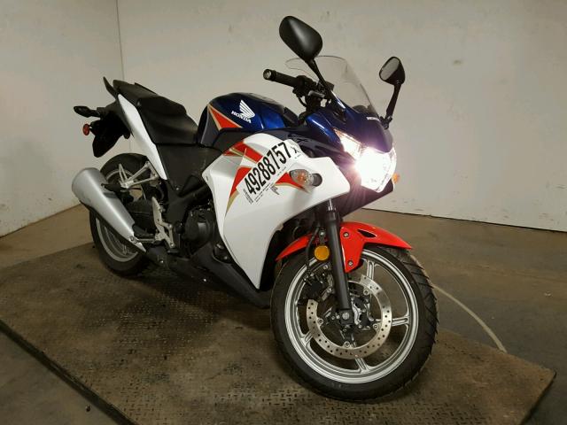 MLHMC4108C5200269 - 2012 HONDA CBR250 R WHITE photo 1