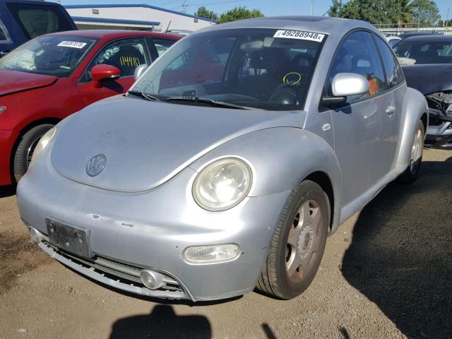 3VWCC21C7YM474137 - 2000 VOLKSWAGEN NEW BEETLE 银色 照片 2