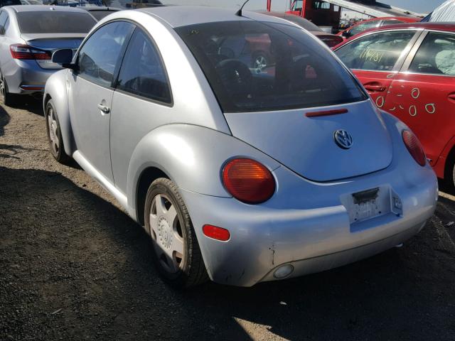 3VWCC21C7YM474137 - 2000 VOLKSWAGEN NEW BEETLE 银色 照片 3