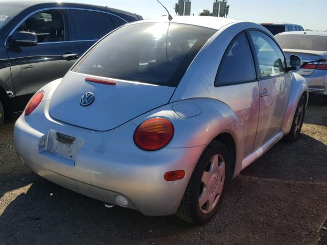 3VWCC21C7YM474137 - 2000 VOLKSWAGEN NEW BEETLE 银色 照片 4