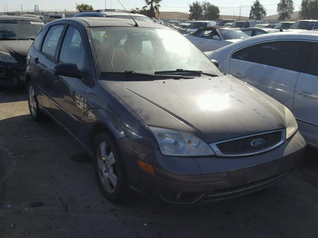 3FAHP37N55R119368 - 2005 FORD FOCUS ZX5 GRAY photo 1