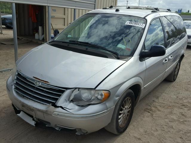 2C8GP64L85R512571 - 2005 CHRYSLER TOWN & COU SILVER photo 2