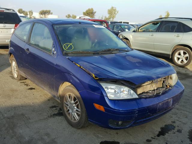 3FAHP31N15R105900 - 2005 FORD FOCUS ZX3 BLUE photo 1