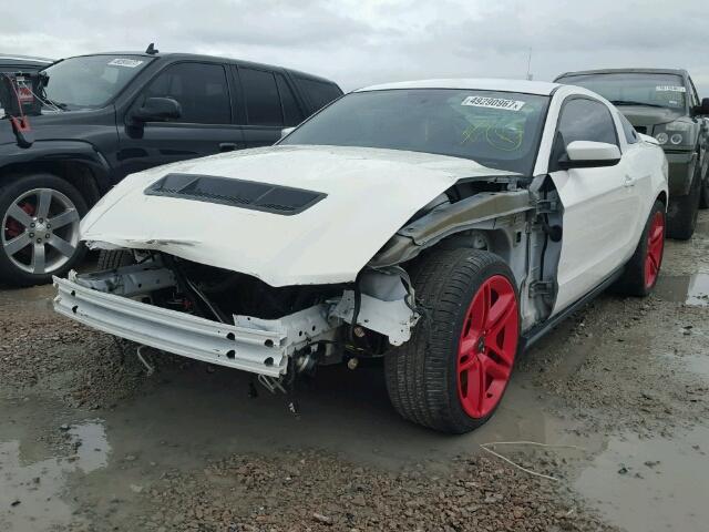 1ZVBP8JS4A5148849 - 2010 FORD MUSTANG SH WHITE photo 2