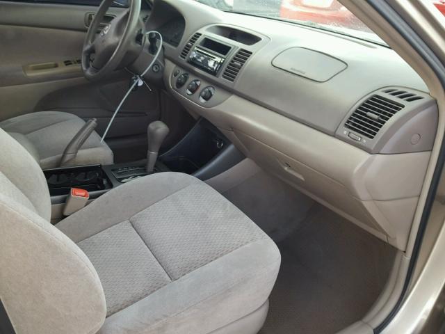 4T1BE32K74U938260 - 2004 TOYOTA CAMRY LE თაფლისფერი ფოტო 5