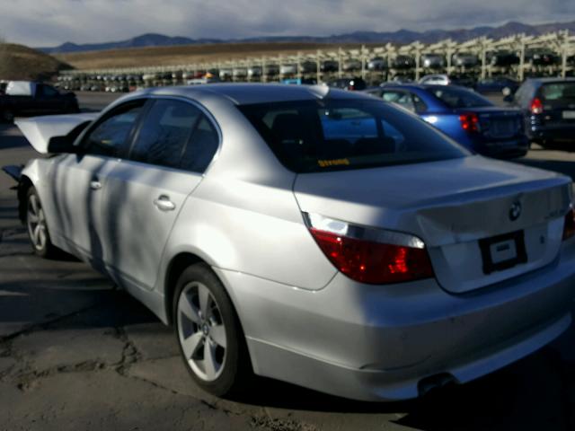 WBANF73527CU26234 - 2007 BMW 530 XI SILVER photo 3