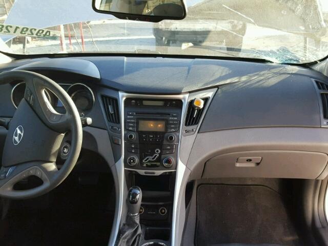 5NPEB4AC6DH673531 - 2013 HYUNDAI SONATA GLS SILVER photo 9