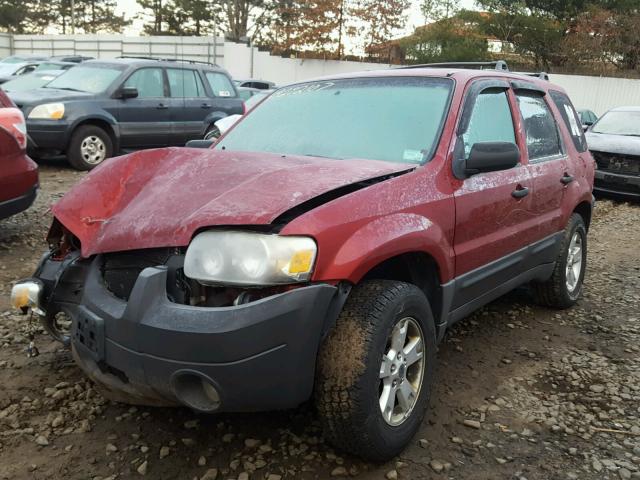 1FMYU93195KC28568 - 2005 FORD ESCAPE XLT BURGUNDY photo 2