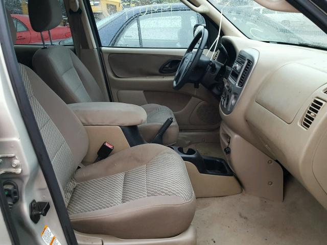 1FMCU93164KB06307 - 2004 FORD ESCAPE XLT GOLD photo 5