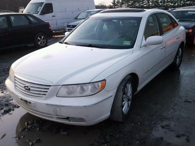 KMHFC46F26A105559 - 2006 HYUNDAI AZERA SE WHITE photo 2