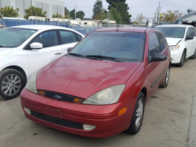 3FAFP31394R119225 - 2004 FORD FOCUS ZX3 RED photo 2