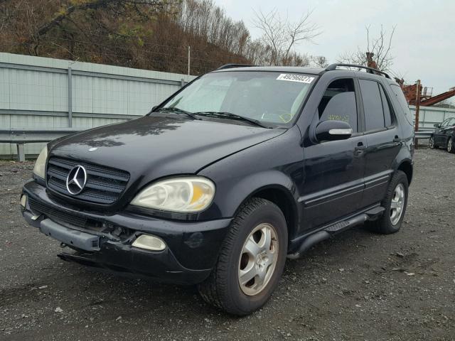 4JGAB54E32A325185 - 2002 MERCEDES-BENZ ML 320 BLACK photo 2