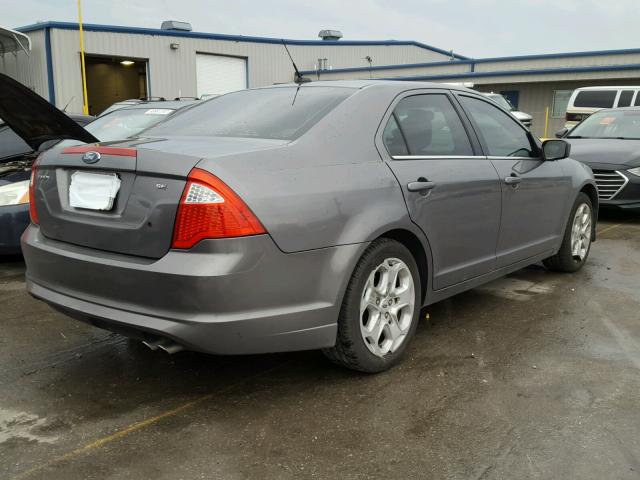 3FAHP0HA1AR291269 - 2010 FORD FUSION SE GRAY photo 4