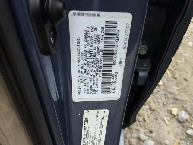 4T1BF30K52U525184 - 2002 TOYOTA CAMRY LE ლურჯი ფოტო 10