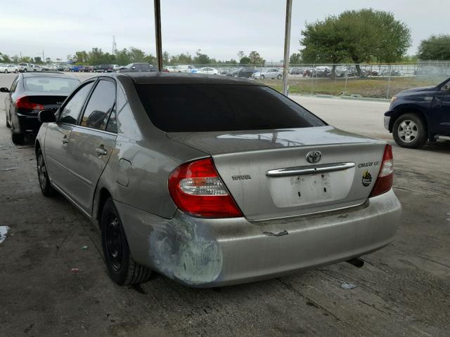 4T1BE32K74U833881 - 2004 TOYOTA CAMRY LE 银色 照片 3