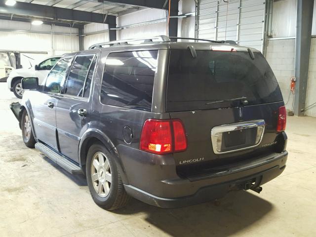 5LMFU28505LJ15173 - 2005 LINCOLN NAVIGATOR GRAY photo 3