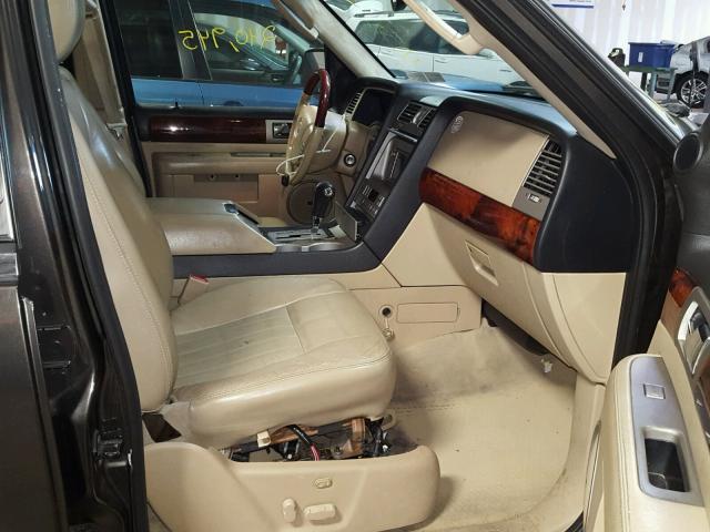 5LMFU28505LJ15173 - 2005 LINCOLN NAVIGATOR GRAY photo 5