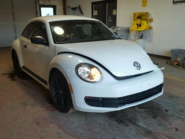 3VWFP7AT5EM621372 - 2014 VOLKSWAGEN BEETLE WHITE photo 1