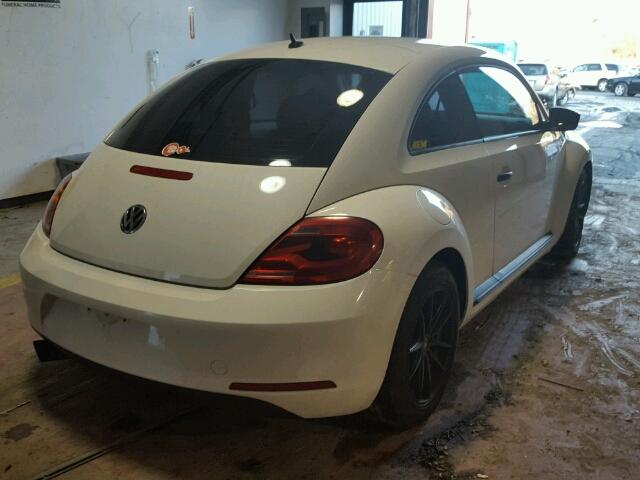 3VWFP7AT5EM621372 - 2014 VOLKSWAGEN BEETLE WHITE photo 4