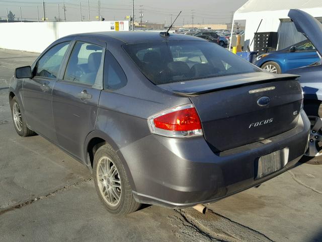 1FAHP3FN7AW265781 - 2010 FORD FOCUS SE GRAY photo 3