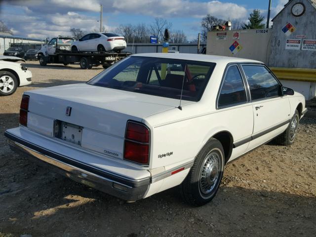 1G3HN14C3KW375511 - 1989 OLDSMOBILE DELTA 88 R WHITE photo 4