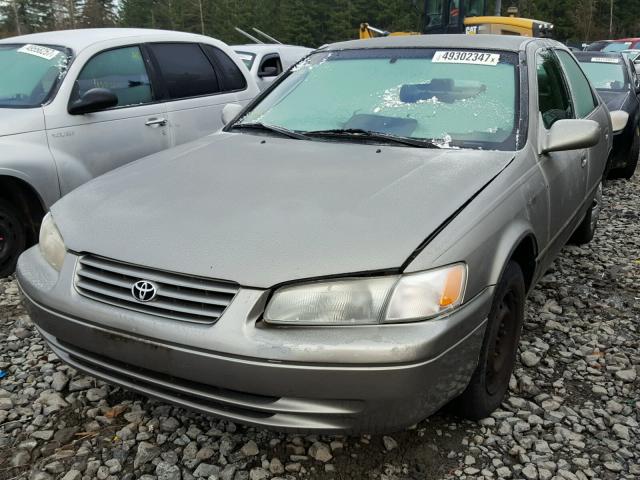 JT2BG22K5W0146121 - 1998 TOYOTA CAMRY CE GRAY photo 2