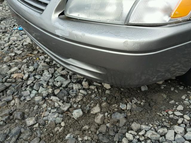 JT2BG22K5W0146121 - 1998 TOYOTA CAMRY CE GRAY photo 9