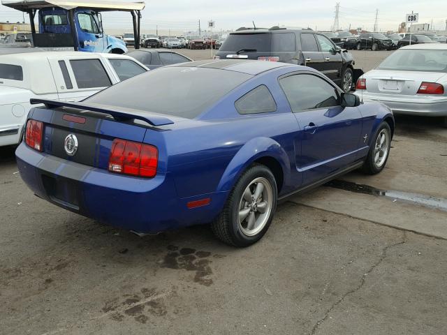 1ZVFT80N355166869 - 2005 FORD MUSTANG BLUE photo 4