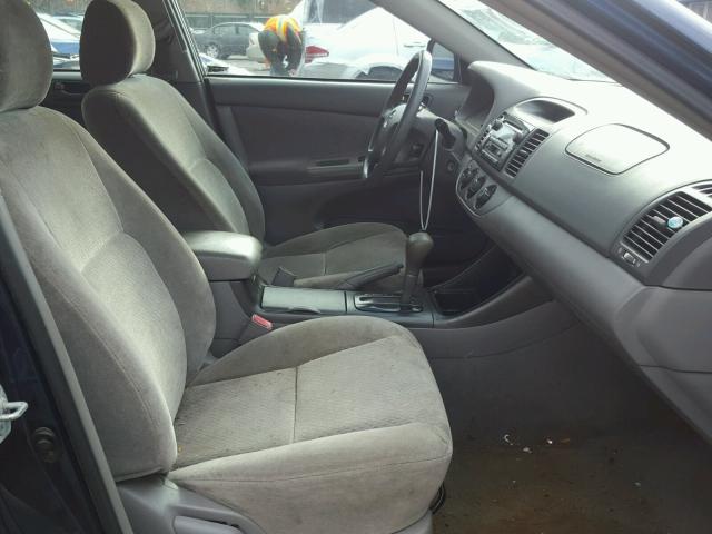 4T1BE32K62U502593 - 2002 TOYOTA CAMRY LE ლურჯი ფოტო 5